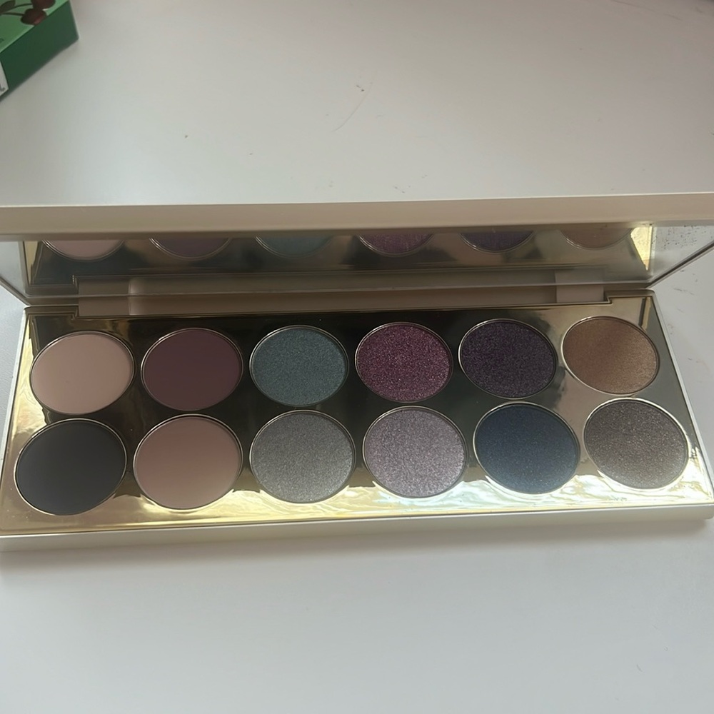 Stila happy hour eyeshadow palette